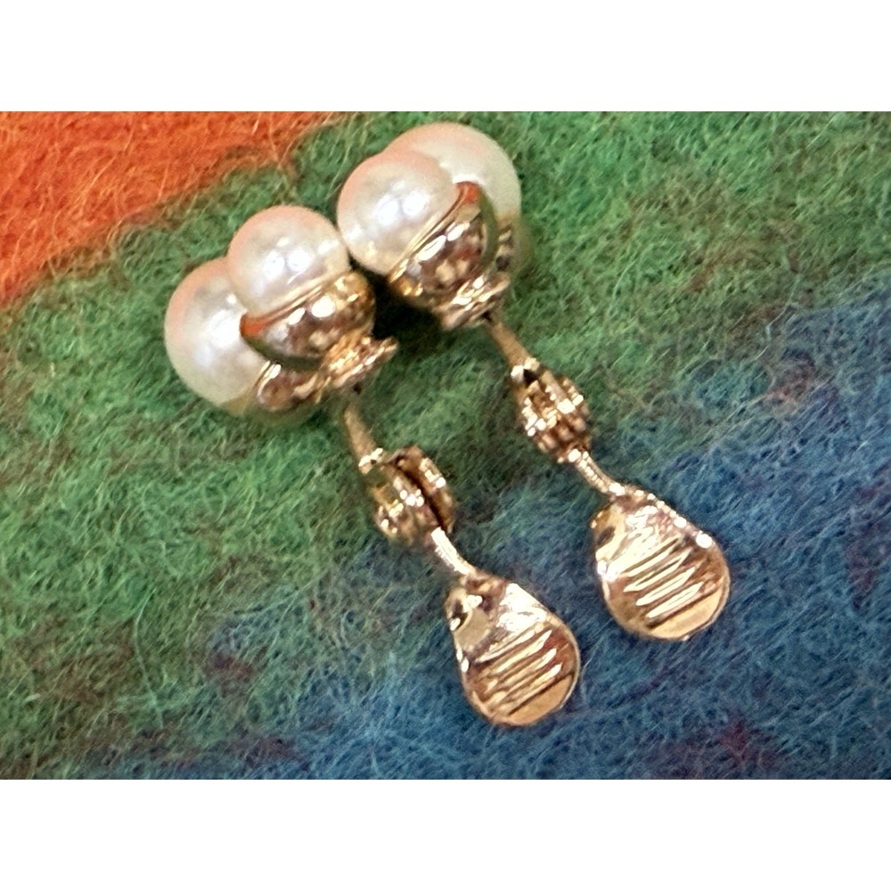 VTG Faux Pearl Clip On Earrings Gold Tone Swirl Mid Century MCM Costume Bridal - Picture 4 of 8